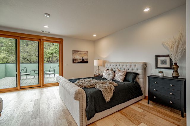 8612 OR-66, Ashland, OR 97520