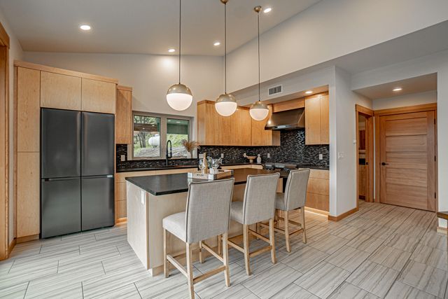 8612 OR-66, Ashland, OR 97520