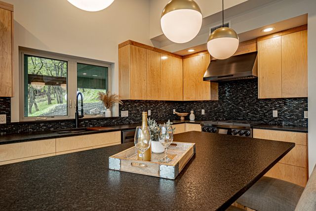 8612 OR-66, Ashland, OR 97520