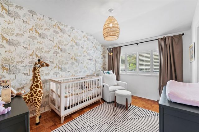 5621 Alton Rd, Miami Beach, FL 33140