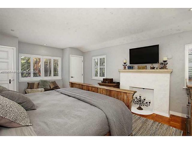 5621 Alton Rd, Miami Beach, FL 33140