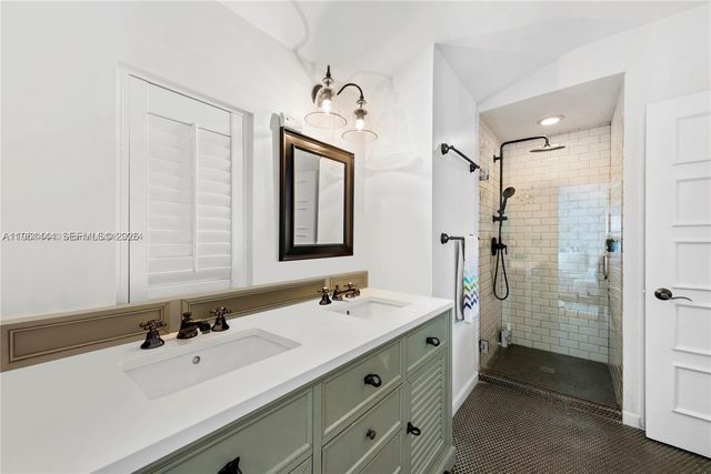 5621 Alton Rd, Miami Beach, FL 33140