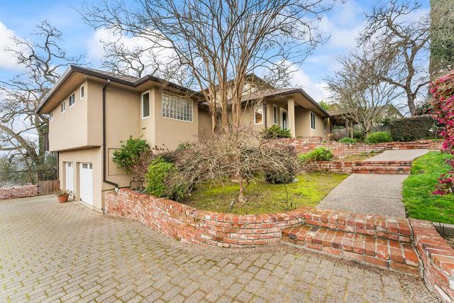 8218 Finisterre Ct, Fair Oaks, CA 95628