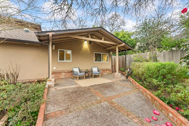 8218 Finisterre Ct, Fair Oaks, CA 95628