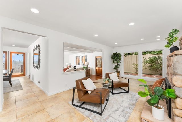 8218 Finisterre Ct, Fair Oaks, CA 95628