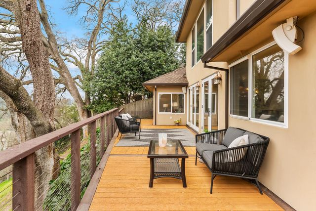 8218 Finisterre Ct, Fair Oaks, CA 95628