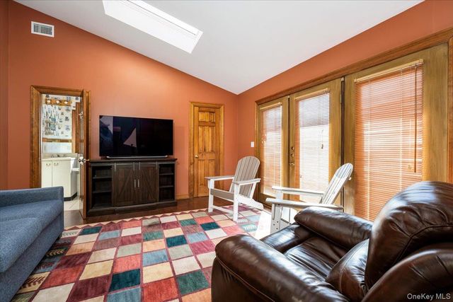 11 Baker Lane, Suffern, NY 10901