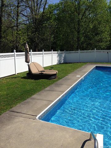 11 Baker Lane, Suffern, NY 10901
