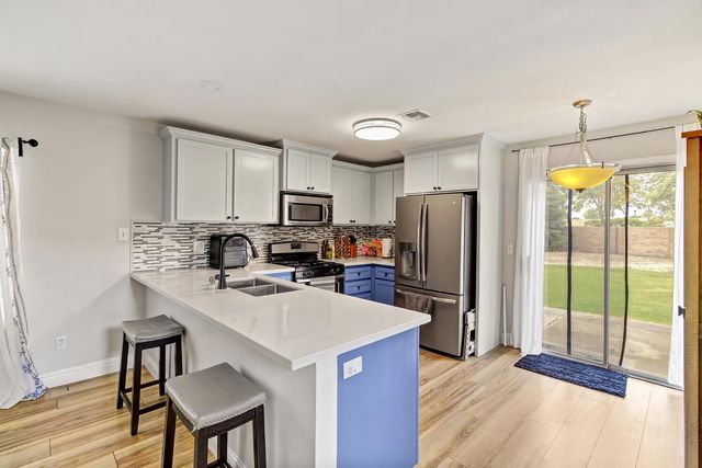 8153 La Almendra Way, Sacramento, CA 95823