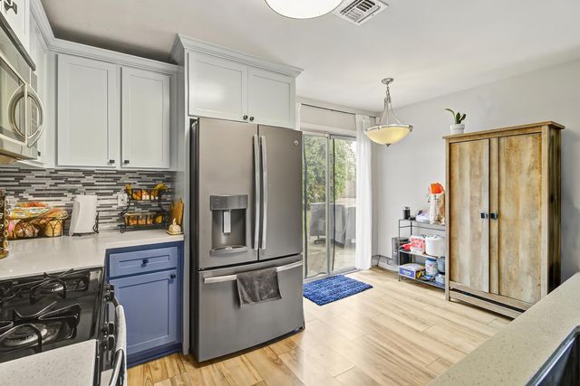 8153 La Almendra Way, Sacramento, CA 95823