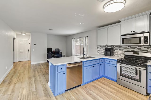 8153 La Almendra Way, Sacramento, CA 95823