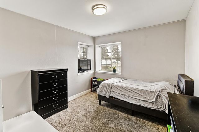 8153 La Almendra Way, Sacramento, CA 95823