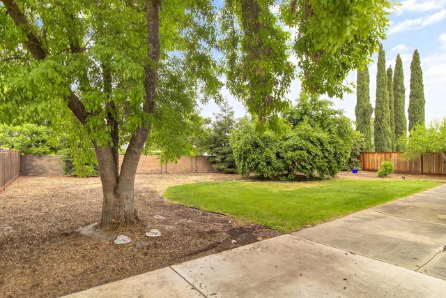 8153 La Almendra Way, Sacramento, CA 95823