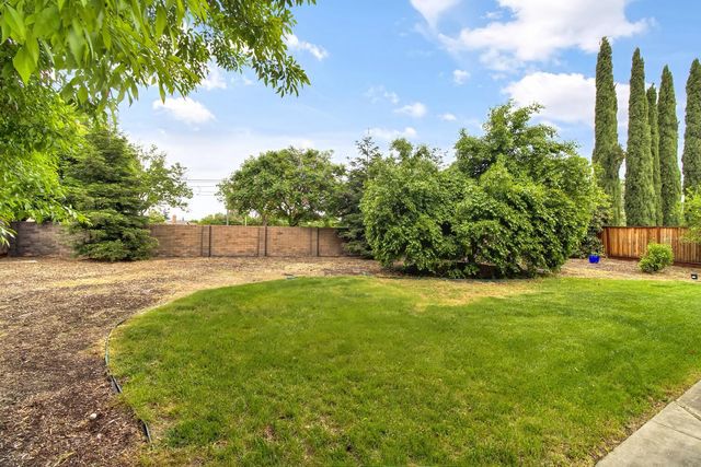 8153 La Almendra Way, Sacramento, CA 95823