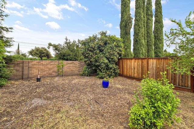 8153 La Almendra Way, Sacramento, CA 95823