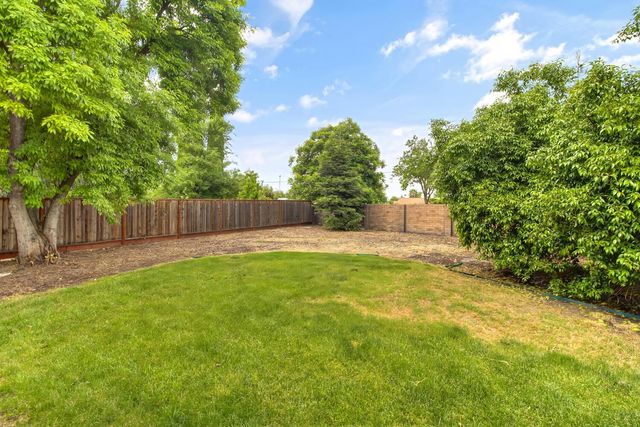 8153 La Almendra Way, Sacramento, CA 95823