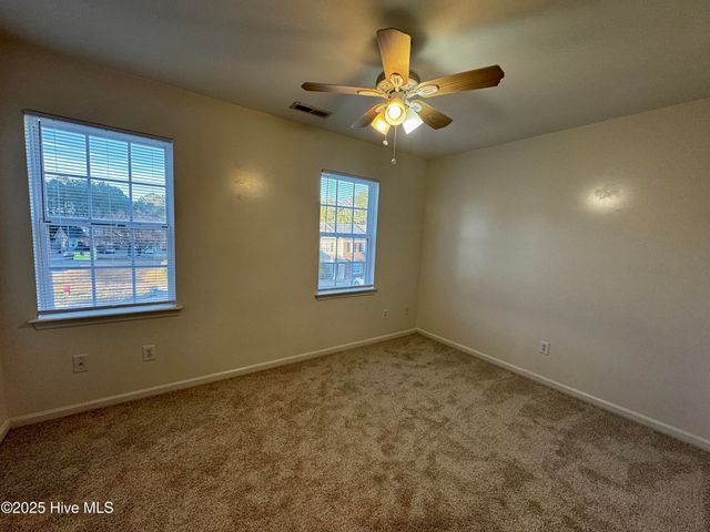 204 Meadowbrook Lane, Jacksonville, NC 28546