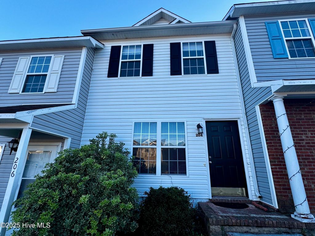 204 Meadowbrook Lane, Jacksonville, NC 28546