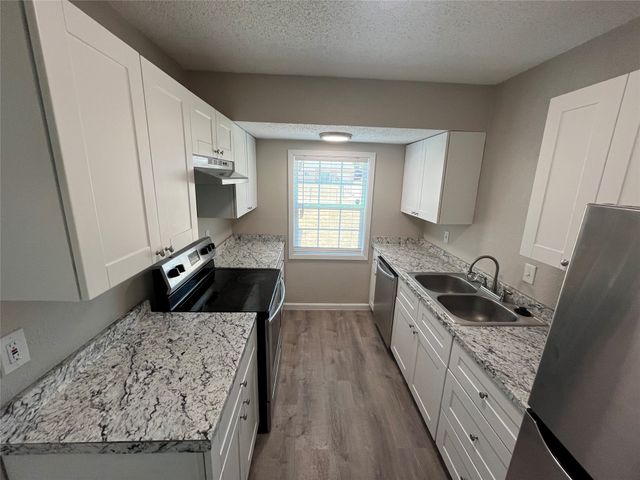 251 Prairie Vista Drive, Dallas, TX 75217