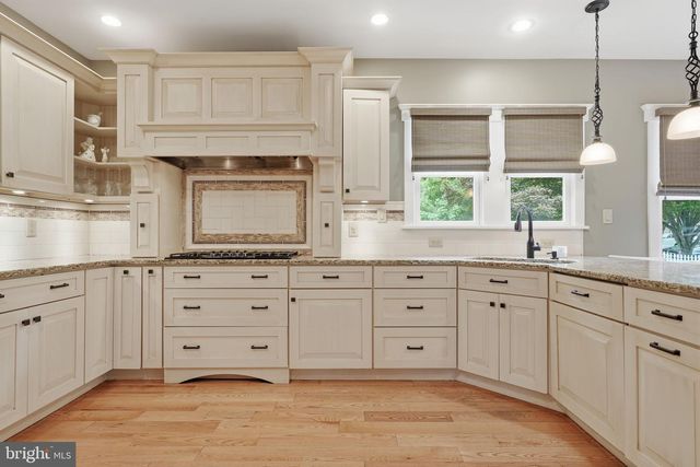 706 THOMAS AVE, Riverton, NJ 08077