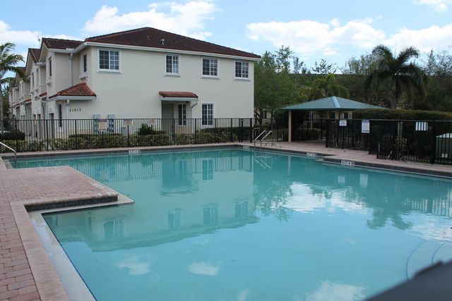 21211 NW 14th Place 3-27, Miami Gardens, FL 33169