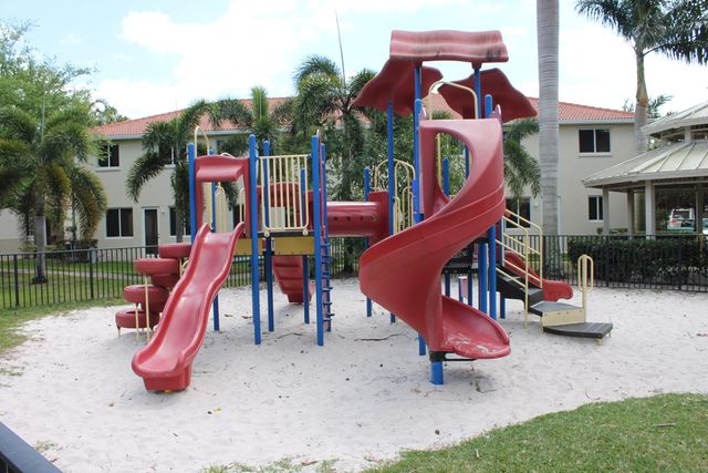 21211 NW 14th Place 3-27, Miami Gardens, FL 33169