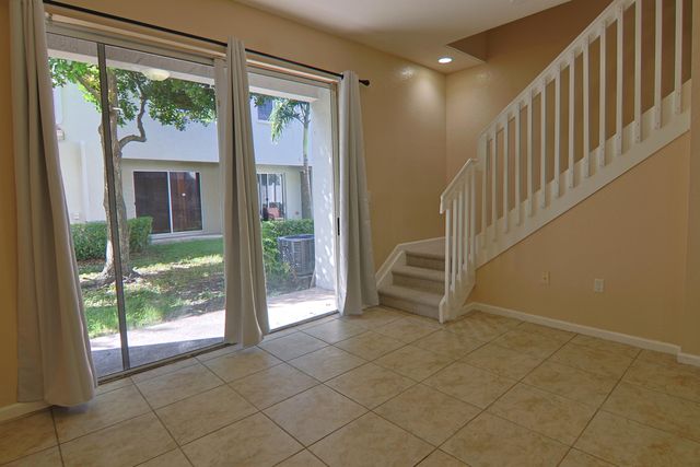 21211 NW 14th Place 3-27, Miami Gardens, FL 33169