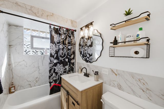 6558 S Karlov Avenue, Chicago, IL 60629