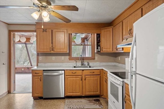 52 South Rd, Holden, MA 01520