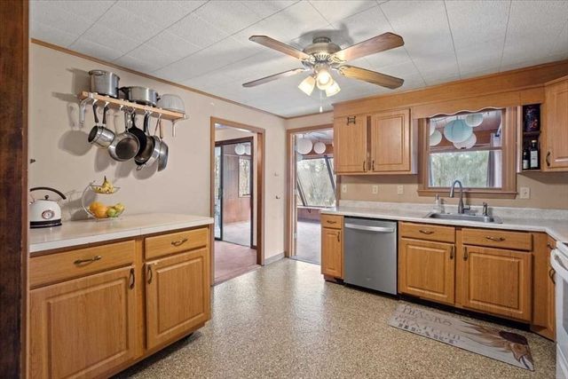 52 South Rd, Holden, MA 01520