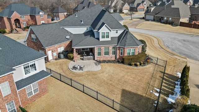5226 S Waterford Place Court, Rogers, AR 72758