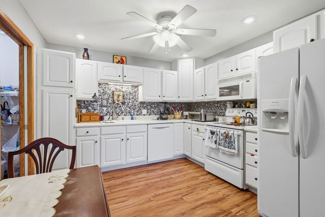 3040 Holiday Court 5, Bettendorf, IA 52722