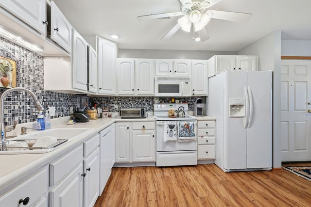 3040 Holiday Court 5, Bettendorf, IA 52722