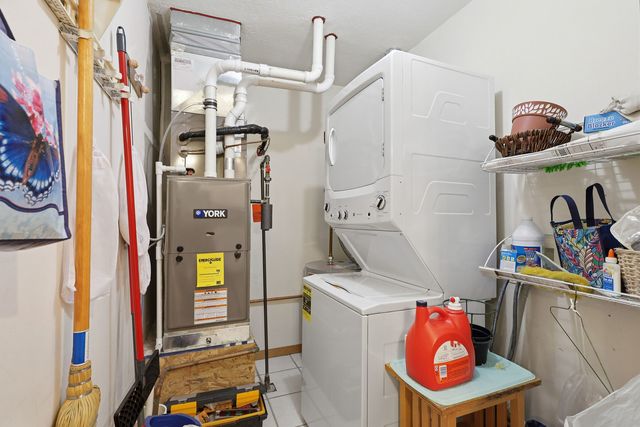 3040 Holiday Court 5, Bettendorf, IA 52722