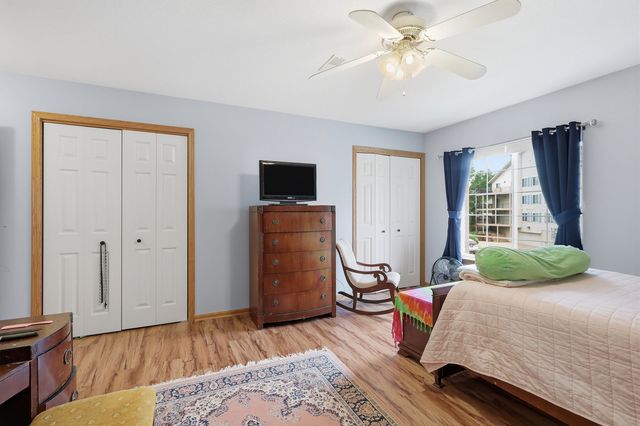 3040 Holiday Court 5, Bettendorf, IA 52722