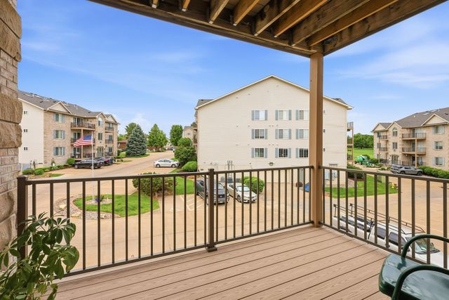 3040 Holiday Court 5, Bettendorf, IA 52722