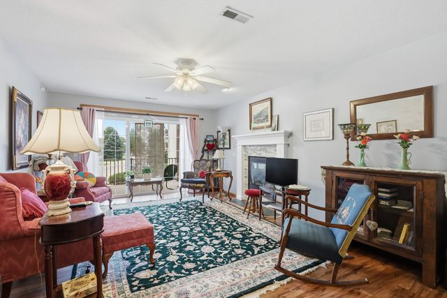 3040 Holiday Court 5, Bettendorf, IA 52722