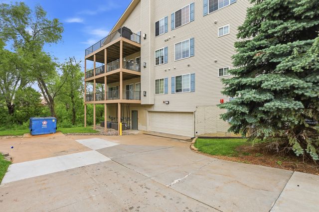 3040 Holiday Court 5, Bettendorf, IA 52722