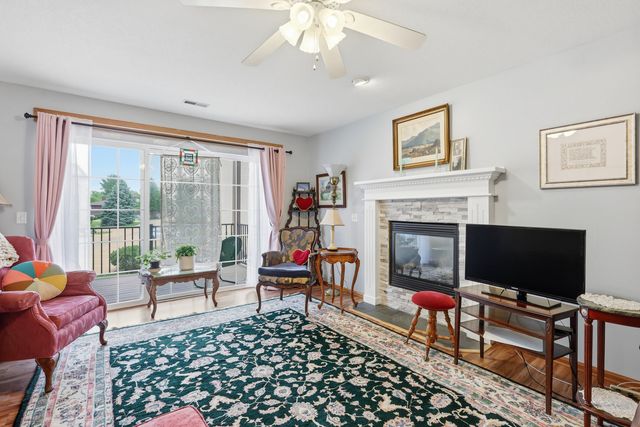 3040 Holiday Court 5, Bettendorf, IA 52722