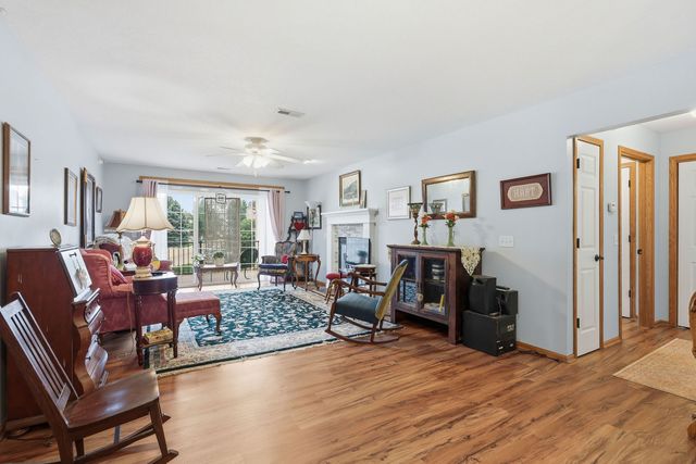 3040 Holiday Court 5, Bettendorf, IA 52722