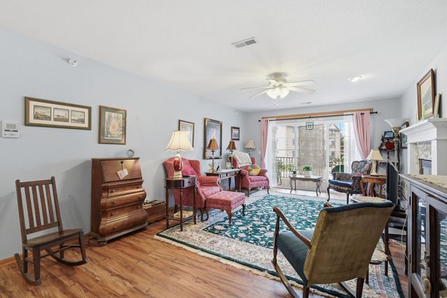 3040 Holiday Court 5, Bettendorf, IA 52722