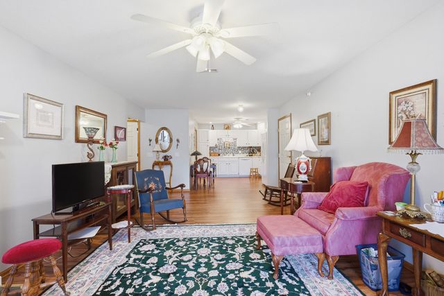 3040 Holiday Court 5, Bettendorf, IA 52722