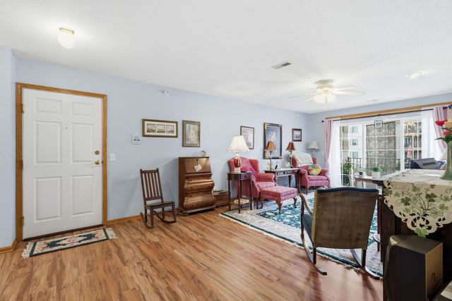 3040 Holiday Court 5, Bettendorf, IA 52722