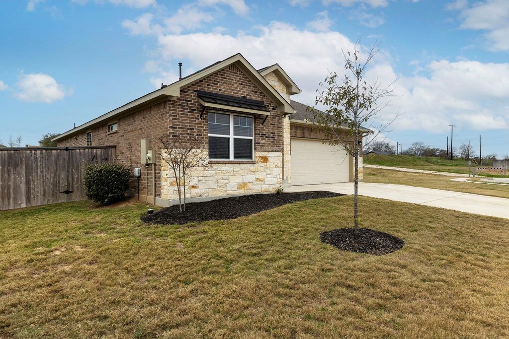 116 Joseph Hawkins LN, Bastrop, TX 78602