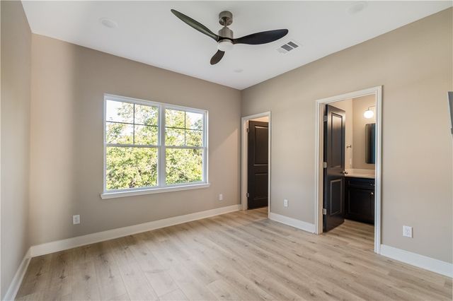 804 Parker N, Bryan, TX 77803