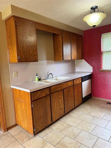 218 Quail Hollow Drive, Blanchard, OK 73010