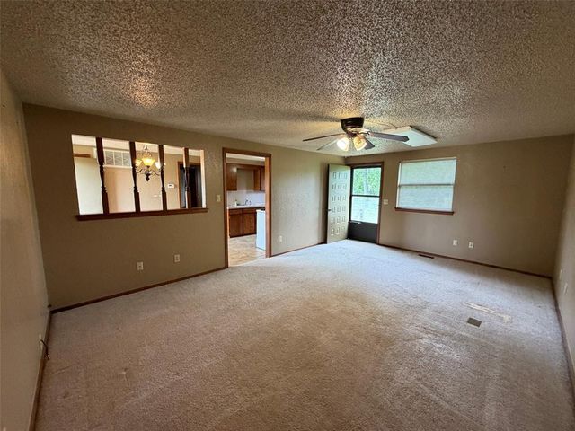 218 Quail Hollow Drive, Blanchard, OK 73010