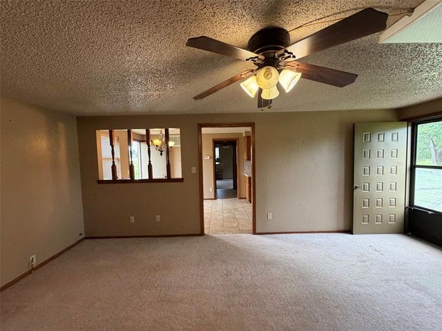 218 Quail Hollow Drive, Blanchard, OK 73010