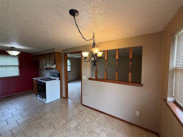 218 Quail Hollow Drive, Blanchard, OK 73010