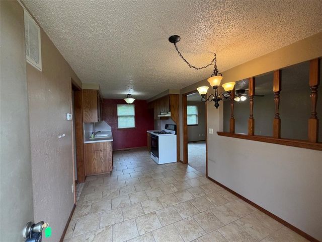 218 Quail Hollow Drive, Blanchard, OK 73010